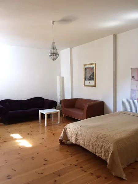 Charmante teilmöblierte Singlewohnung Nähe Kollwitzplatz — photo 1